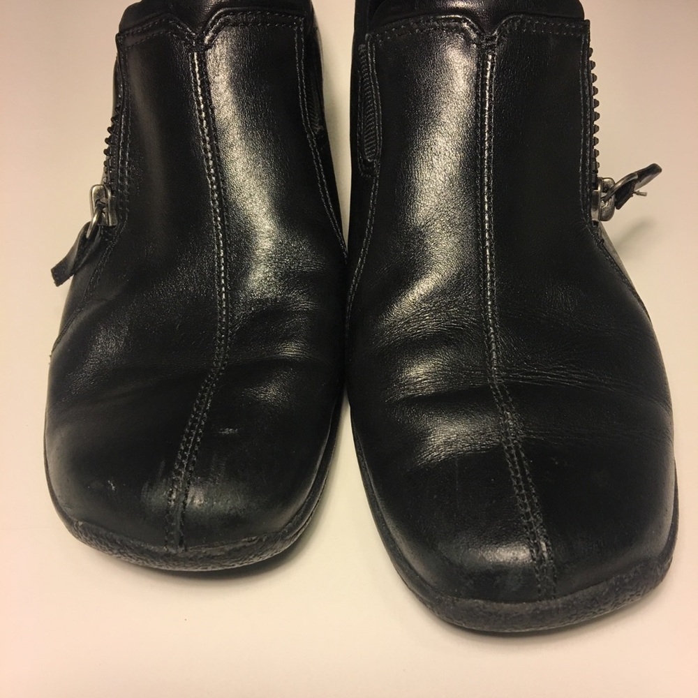 Clark’s Black Leather 7 1/2M Slip On Clogs - Picture 3 of 7